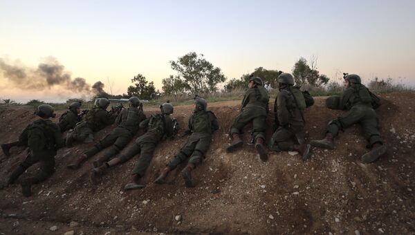 Израильские солдаты возле границы c сектором Газа. Архивное фото