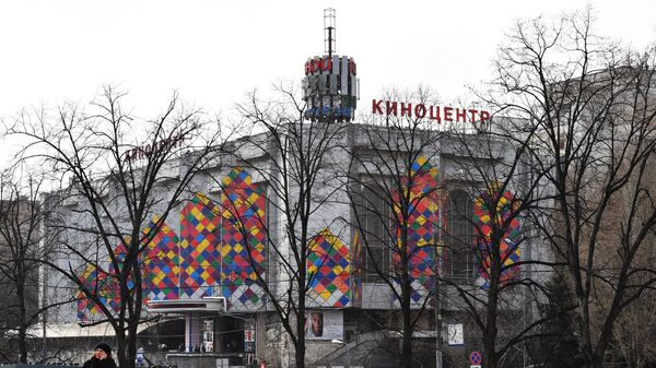 Здание киноцентра Соловей на Красной Пресне в Москве