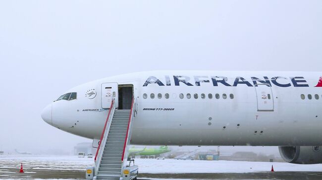 Самолет Boeing-777 авиакомпании Air France в аэропорту Иркутска. Архивное фото