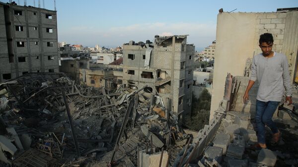 Последствия ракетного удара Израиля по территории сектора Газа