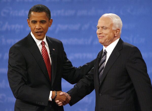 Кандидаты в президенты США сенатор-демократ Барак Обама и сенатор-республиканц Джон Маккейн во время теледебатов