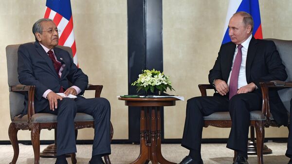 Владимир Путин и премьер-министр Малайзии Махатхир Мохамад