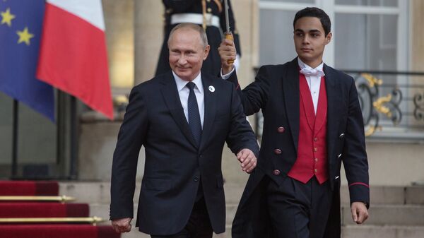 Президент РФ Владимир Путин покидает Елисейский дворец после рабочего завтрака от имени президента Франции Эммануэля Макрона в честь приглашенных глав государств и правительств. 11 ноября 2018