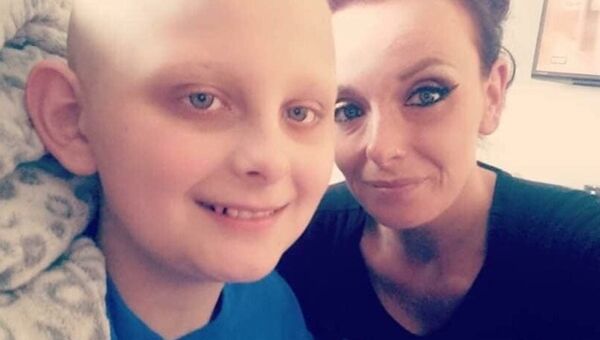 Больной раком мальчик из штата Огайо с матерью