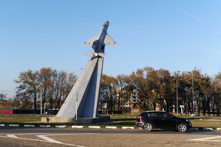 Памятник Самолет в станице Кущевская Краснодарского края