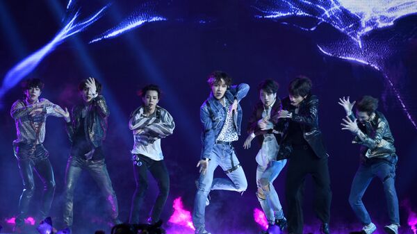 Южнокорейская k-pop группа BTS  