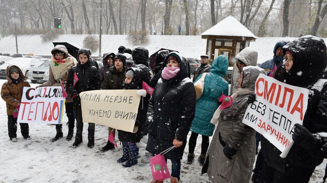 Акция с требованием включить отопление в городах Украины у здания Кабинета министров в Киеве. 14 ноября 2018