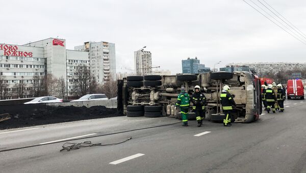Последствия ДТП c участием грузовика и Газели на Варшавском шоссе. 14 ноября 2018