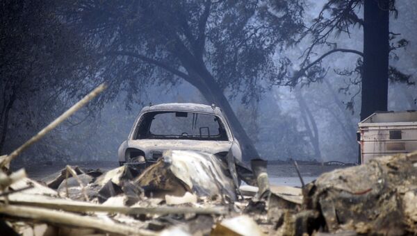 Последствия лесного пожара в городе Парадайз в штате Калифорния