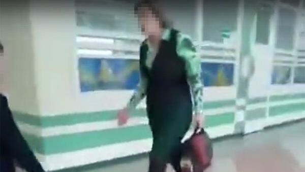 Стоп-кадр видео инцидента в школе Комсомольска-на-Амуре