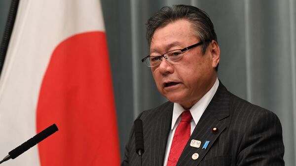 Министр кибербезопасности Японии Ёситака Сакурада. Архивное фото