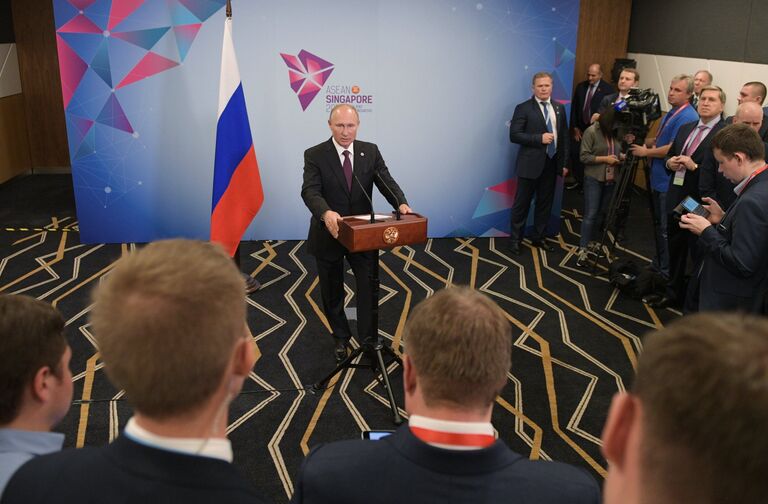 Президент РФ Владимир Путин на пресс-конференции в Сингапуре. 15 ноября 2018