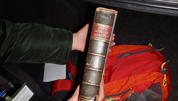 Книга FOX’S BOOK OF MARTYRS  1810 года, изъятая у гражданина Украины на пункте пропуска МАПП Джанкой должностные лица Крымской таможни
