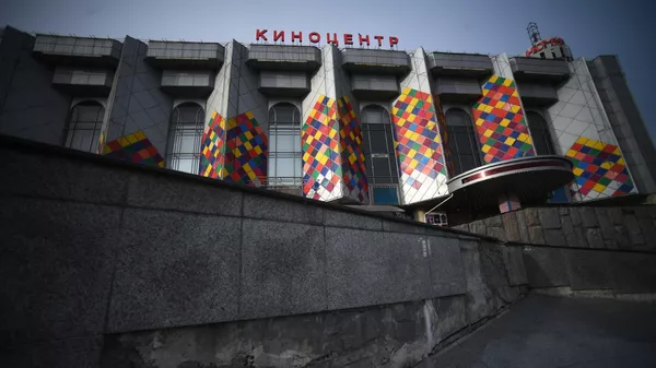 Здание киноцентра Соловей на Красной Пресне в Москве