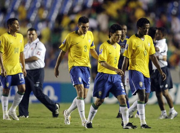 Футболисты сборной Бразилии расстроены домашней ничьей со сборной Колумбии