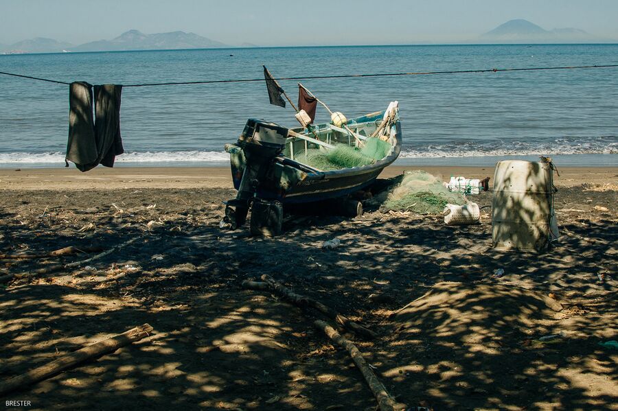 Лодка возле берега в Никарагуа