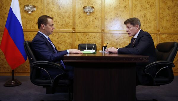 Дмитрий Медведев и ВРИО губернатора Приморского края Олег Кожемяко во время встречи. 16 ноября 2018