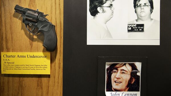 Оружие Марка Дэвида Чепмена, используемое в убийстве Джона Леннонав в музее Отдела судебных расследований Департамента полиции Нью-Йорка. Архивное фото