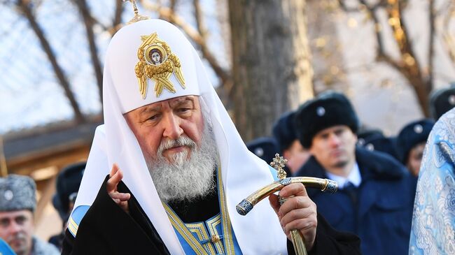 Патриарх Московский и всея Руси Кирилл во время церемонии закладки камня в основание тюремного храма в честь иконы Божией Матери и Всех скорбящих Радость в СИЗО №1 Матросская тишина в Москве. 16 ноября 2018