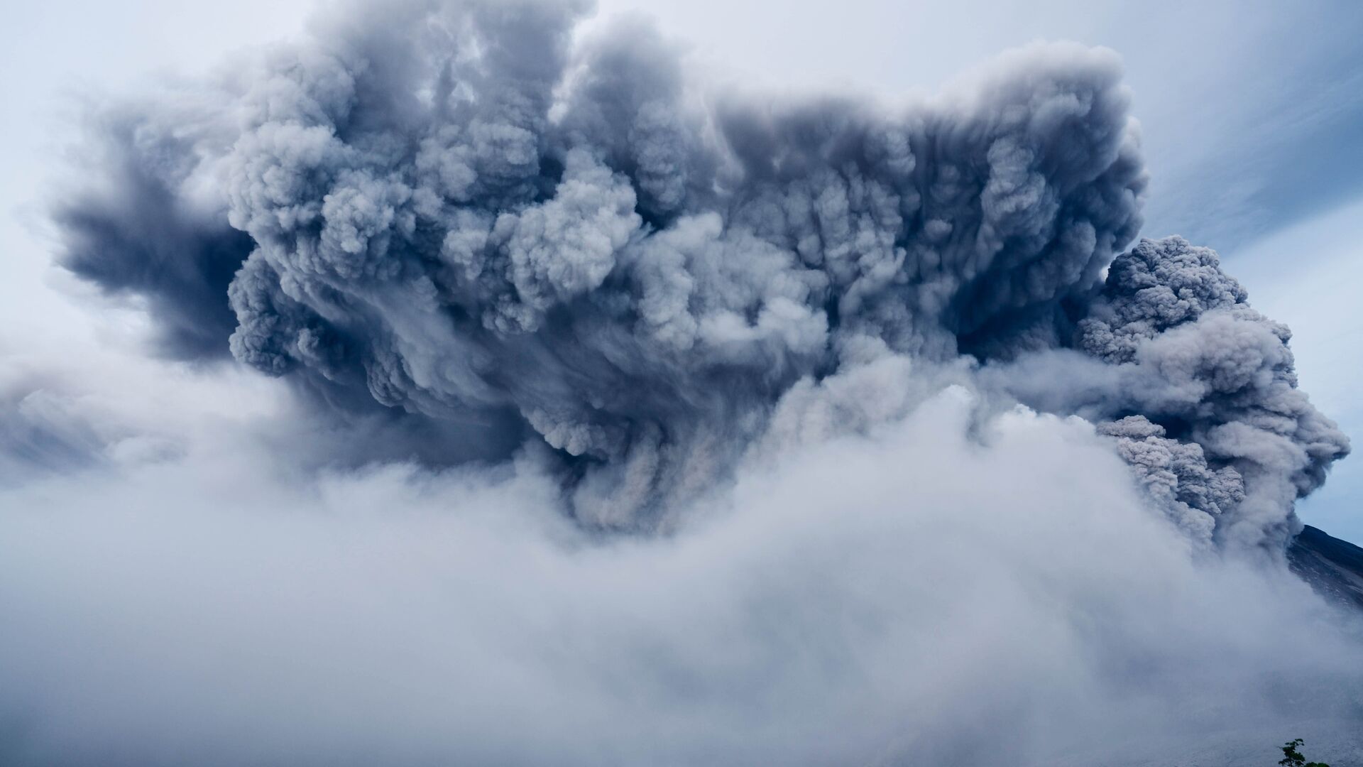 Облако пепла от вулкана - РИА Новости, 1920, 31.01.2023