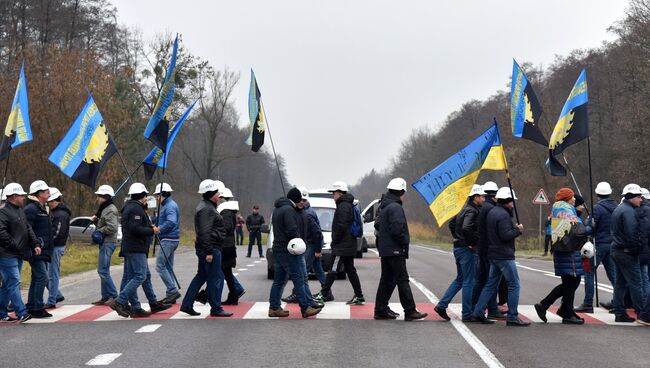 Шахтеры заблокировали международную автодорогу Львов — Рава-Русская во Львовской области