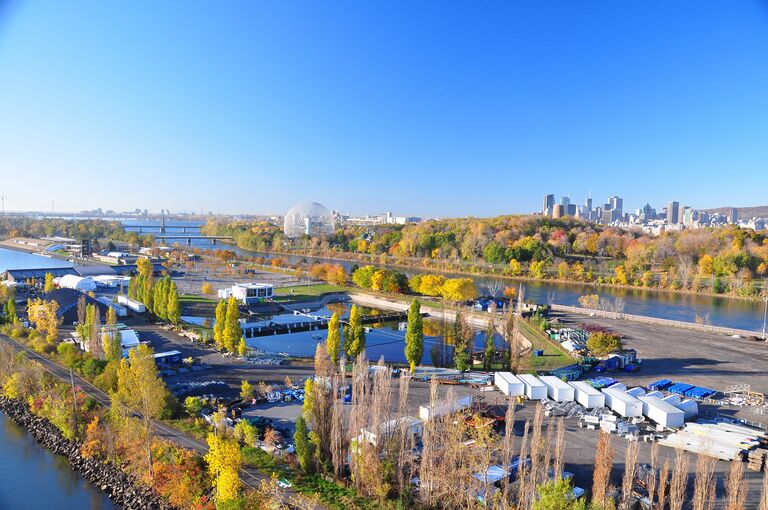 Искусственный остров Нотр-Дам на реке Святого Лаврентия в Канаде Искусственный остров Нотр-Дам на реке Святого Лаврентия в Канаде