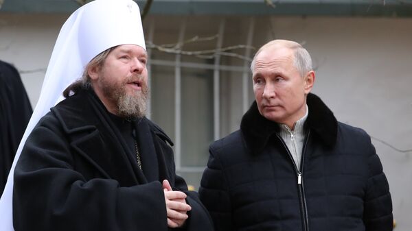 Президент России Владимир Путин и митрополит Тихон