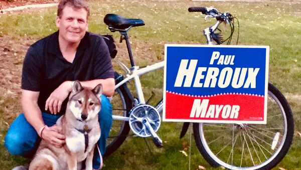 Мэр города Эттлборо Пол Хэроу и его собака по кличке Мура
