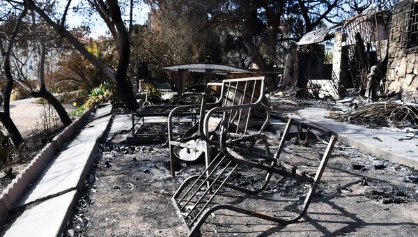 Последствия лесных пожаров в городе Малибу в штате Калифорния