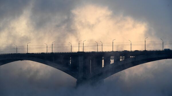 Мост через реку Енисей в Красноярске