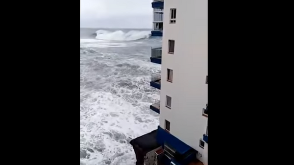 Волны на Тенерифе. Скриншот