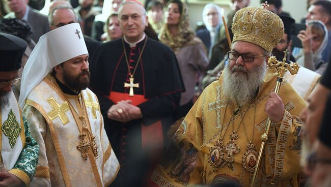 Патриарх Антиохийский и всего Востока Иоанн Х и митрополит Волоколамский Иларион на торжественной литургии в храме, освященном в честь священномученика Игнатия Анхтиохийского Богоносца, в Дамаске. 19 ноября 2018