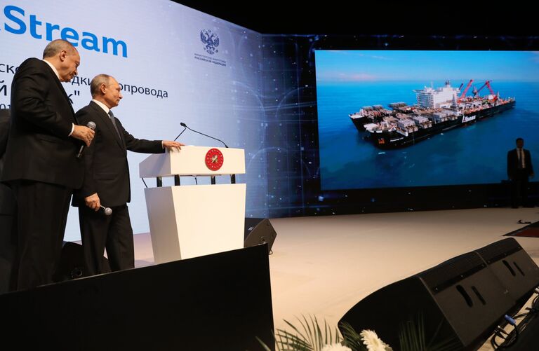 Президент России Владимир Путин и президент Турции Реджеп Тайип Эрдоган на церемонии завершения строительства морского участка газопровода Турецкий поток Президент России Владимир Путин и президент Турции Реджеп Тайип Эрдоган на церемонии завершения строительства морского участка газопровода Турецкий поток