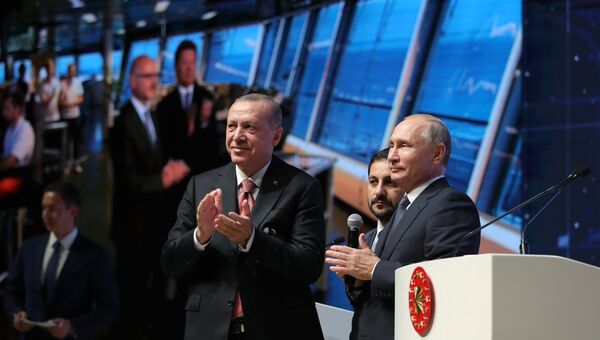 Президент России Владимир Путин и президент Турции Реджеп Тайип Эрдоган на церемонии завершения строительства морского участка газопровода Турецкий поток