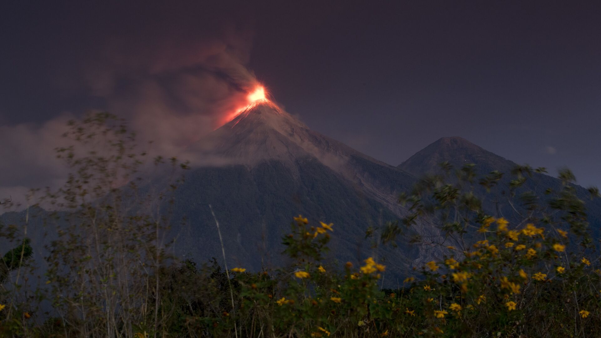 Вулкан Фуэго в Гватемале - РИА Новости, 1920, 05.05.2023