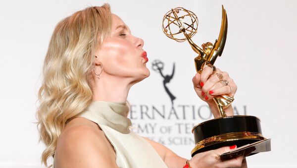 Победительница премии International Emmy Awards Анна Шудт в номинации лучшая актриса за роль в немецком сериале Насморка было бы достаточно.  19 ноября 2018