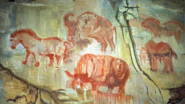 Наскальные рисунки эпохи палеолита, найденные в пещере Шульган-Таш в Башкирии.