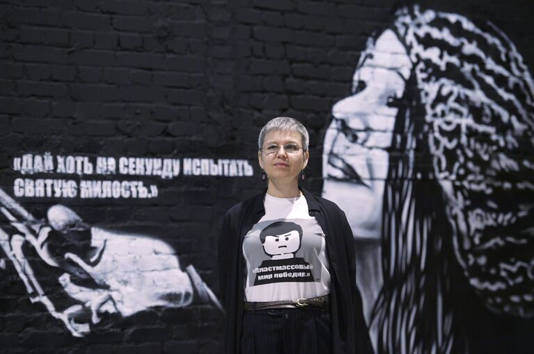 Куратор Полина Борисова на открытии выставки Паша 183. Ретроспектива в Музее стрит-арта в Санкт-Петербурге Куратор Полина Борисова на открытии выставки Паша 183. Ретроспектива в Музее стрит-арта в Санкт-Петербурге