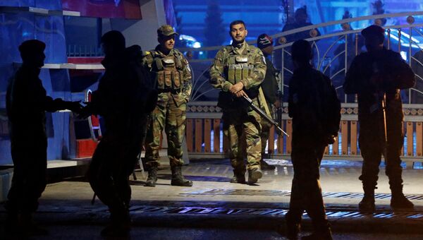 Афганские силы безопасности прибывают на месте теракта в Кабуле, Афганистан. 20 ноября 2018