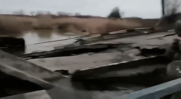 Кадры с места обрушения моста под Воронежем