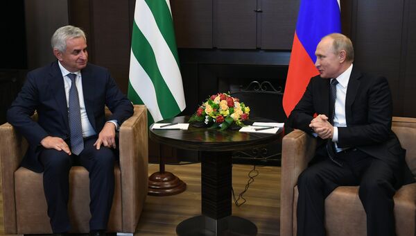 Владимир Путин и президент Республики Абхазия Рауль Хаджимба во время встречи. 21 ноября 2018