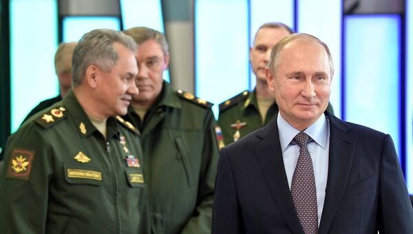 Президент РФ Владимир Путин во время посещения Военного инновационного технополиса Эра в Анапе. 22 ноября 2018