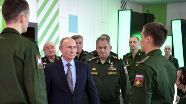 Президент РФ Владимир Путин во время посещения Военного инновационного технополиса Эра в Анапе. 22 ноября 2018