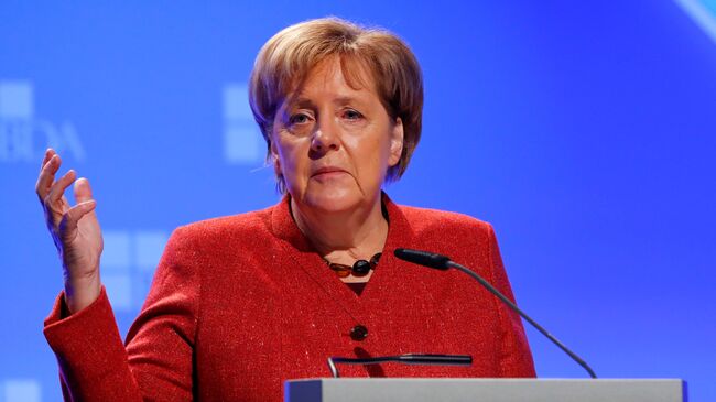 Канцлер Германии Ангела Меркель выступает перед союранием Конфедерации ассоциаций работодателей Германии во время Дня работодателей в Берлине, Германия. 22 ноября 2018