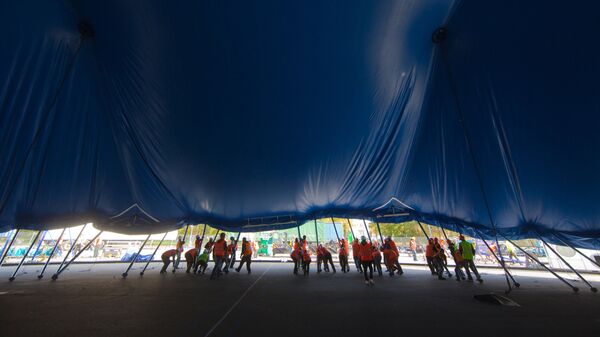 Установка большого купола канадской труппы Cirque du Soleil в Лужниках