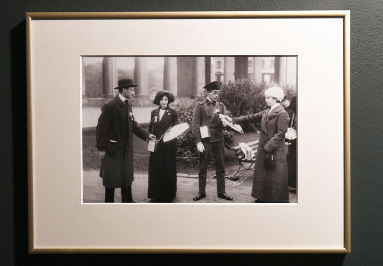 Фотография на выставке Курсистка – имя нарицательное. К 140-летнему юбилею высшего женского образования в России в Санкт-Петербурге Фотография на выставке Курсистка – имя нарицательное. К 140-летнему юбилею высшего женского образования в России в Санкт-Петербурге