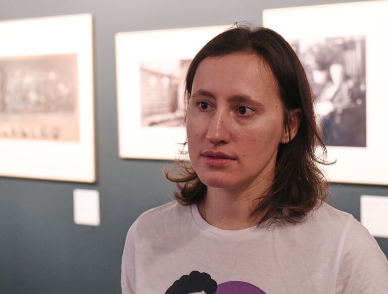 Куратор проектов Ассоциации выпускников СПбГУ Анна Русинова на выставке Курсистка – имя нарицательное.  К 140-летнему юбилею высшего женского образования в России Куратор проектов Ассоциации выпускников СПбГУ Анна Русинова на выставке Курсистка – имя нарицательное.  К 140-летнему юбилею высшего женского образования в России