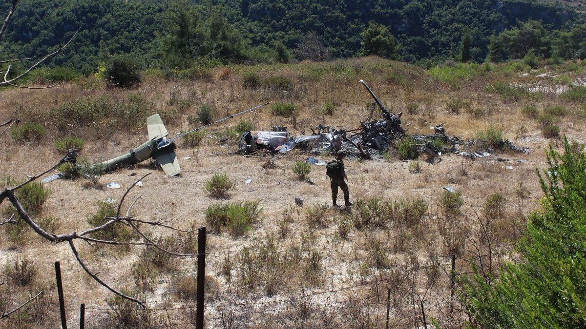 В рамках уголовного дела об убийстве в Сирии пилота СУ-24М Олега Пешкова и морского пехотинца Александра Позынича в провинции Латакия следователями СК России осмотрены места крушения российского бомбардировщика и вертолета спасательной группы - РИА Новости, 1920, 24.11.2020