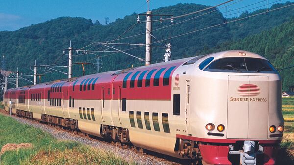 Поезд в Японии со спальными вагонами в составе