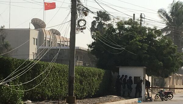 Вооруженные силы и полиция во время нападения на китайское консульство в Карачи, Пакистан. 23 ноября 2018